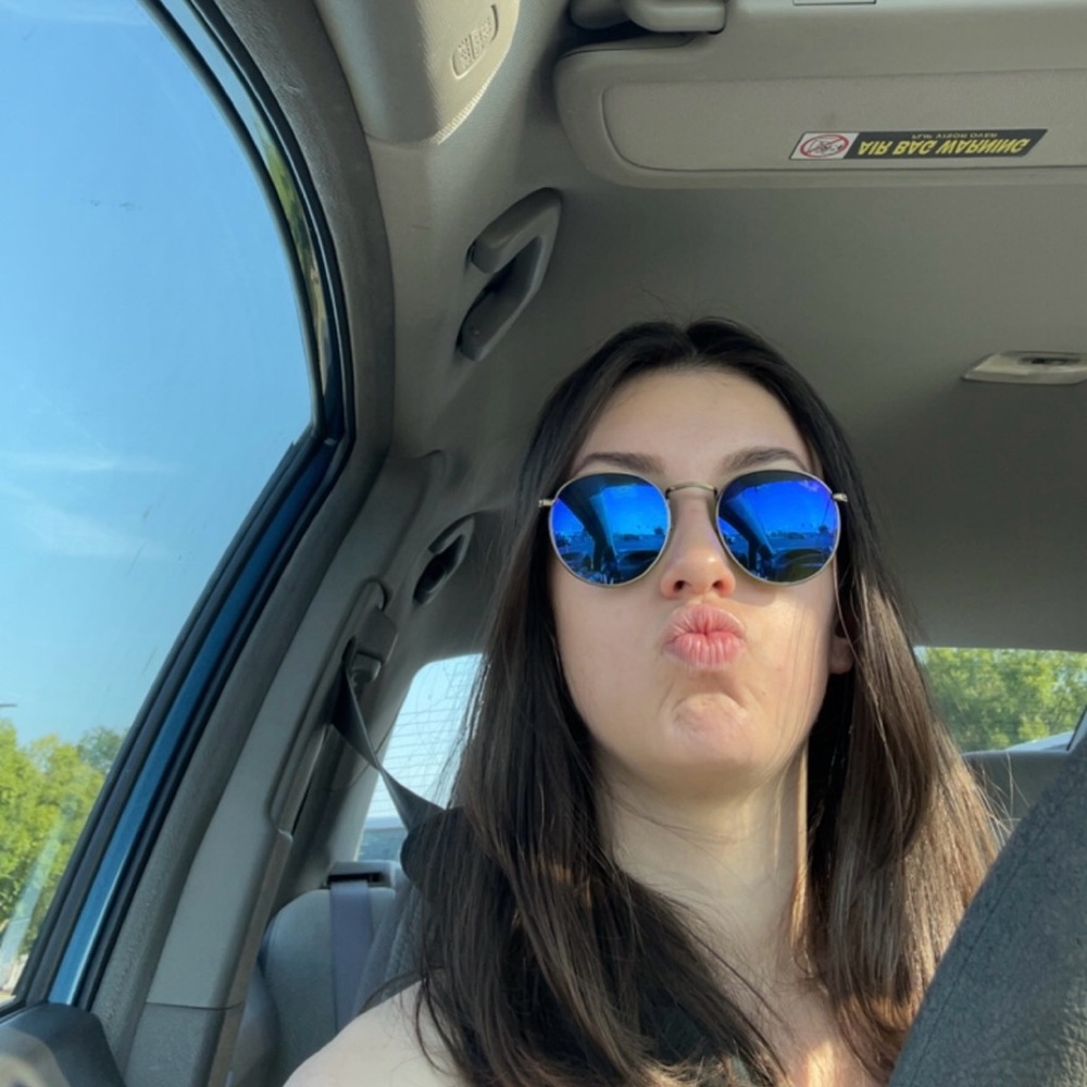 Meet your Posher, Valeria